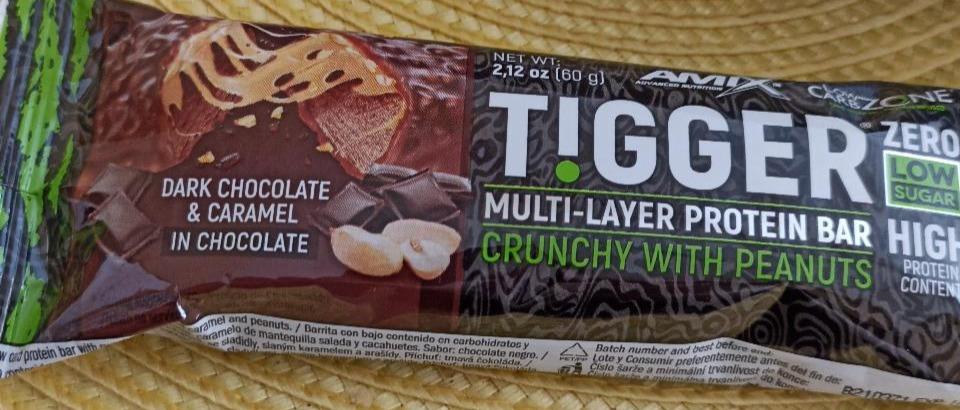 Fotografie - T!gger Zero Multi Layer Protein Bar Dark chocolate & Caramel crunchy with Peanuts Amix