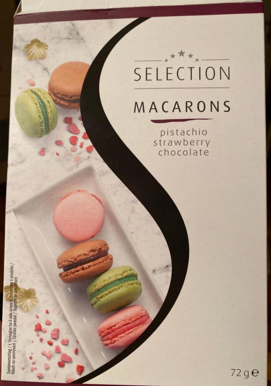 Fotografie - Macarons pistachio strawberry chocolate Selection