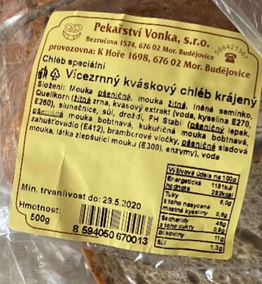 Fotografie - vícezrnný kváskový chléb krájený Pekařství Vonka
