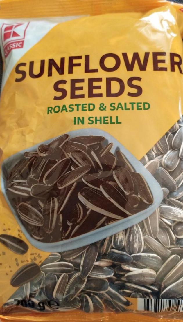 Fotografie - Sunflower seeds roasted slunečnicová semínka neloupaná, pražená